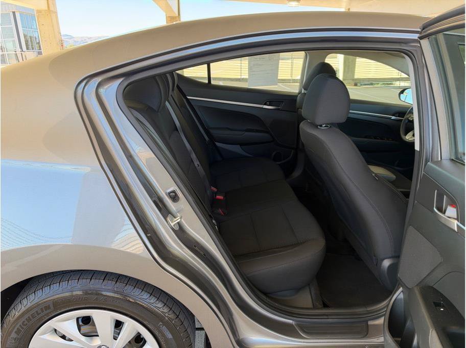 Used 2020 Hyundai Elantra SE w/ Cargo Package (C1) FWD image 13