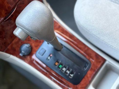 Used 2005 Toyota Corolla S image 32