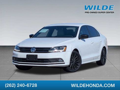 Used 2017 Volkswagen Jetta Sport image 1