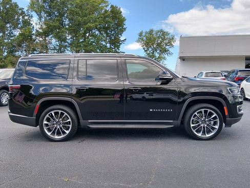 Used 2022 Jeep Wagoneer Series II w/ Premium Group I AWD/4WD image 3