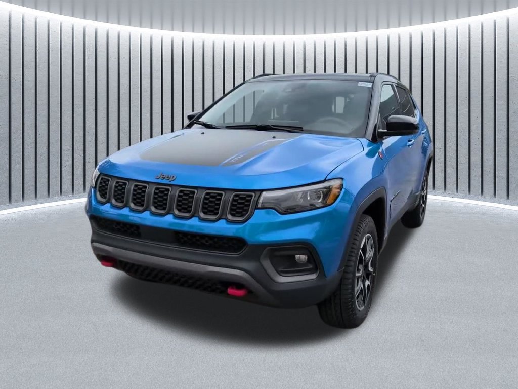 Used 2025 Jeep Compass Trailhawk w/ Trailhawk Elite Group AWD/4WD image 14