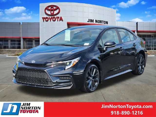 Used 2025 Toyota Corolla SE w/ SE Premium Package FWD image 4