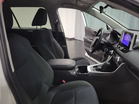 Used 2023 Toyota RAV4 LE AWD/4WD image 32