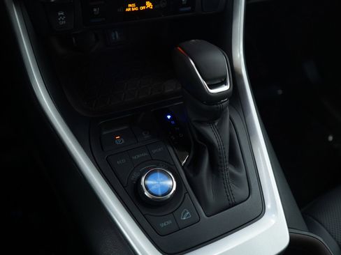 Used 2025 Toyota RAV4 Limited image 24