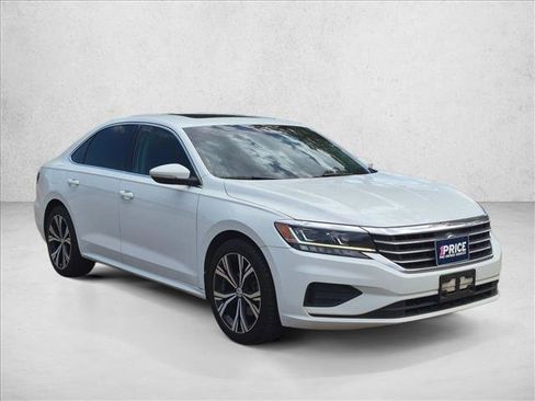 Used 2022 Volkswagen Passat 2.0T SE FWD image 3