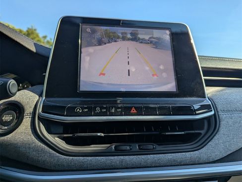 Used 2022 Jeep Compass Latitude image 30