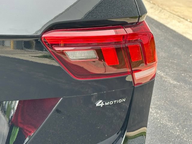 Certified 2024 Volkswagen Tiguan SE R-Line AWD/4WD image 15