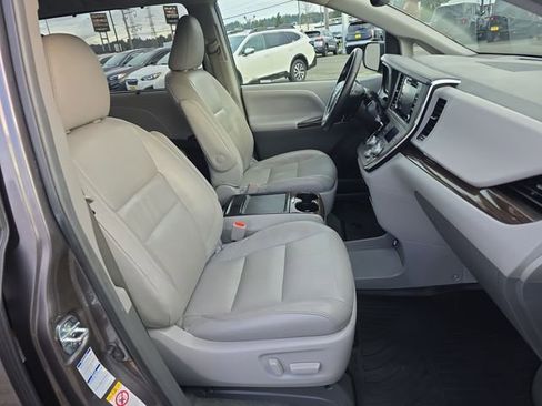 Used 2018 Toyota Sienna XLE Premium image 20