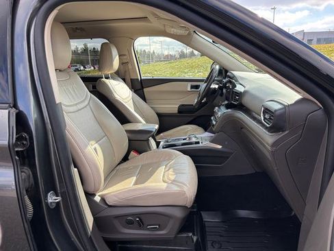 Used 2020 Ford Explorer Platinum image 16