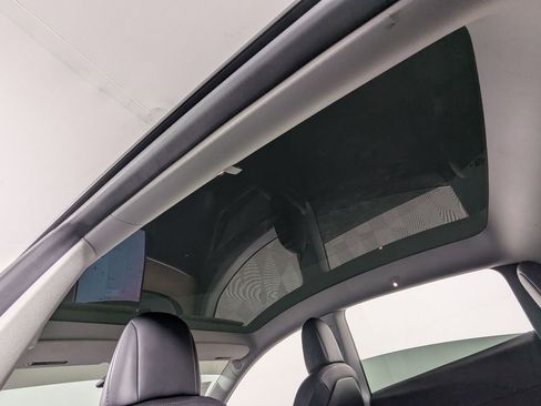 Used 2022 Tesla Model Y Performance image 6