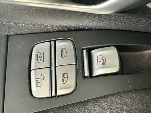 Certified 2024 BMW X7 xDrive40i w/ M Sport Package image 29