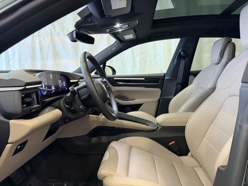 Certified 2025 Porsche Macan Electric image 5