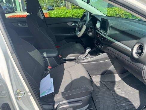 Used 2019 Kia Forte LXS FWD image 4