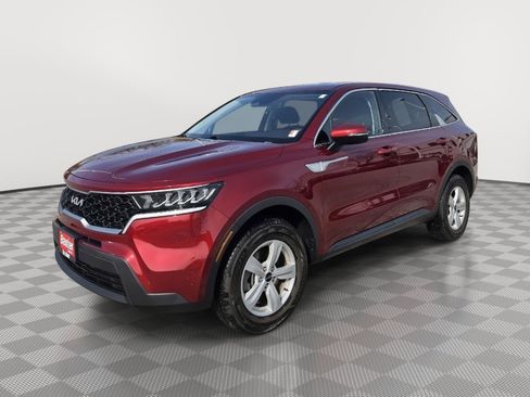 Used 2022 Kia Sorento LX image 3