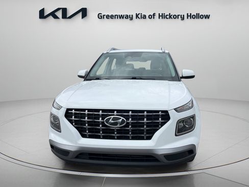 Used 2024 Hyundai Venue SEL FWD image 2