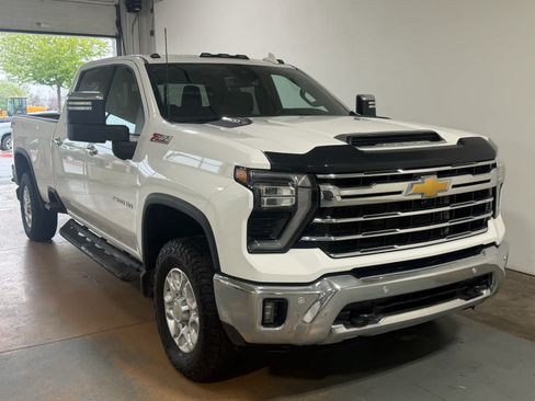 Used 2025 Chevrolet Silverado 2500 LTZ w/ LTZ Convenience Package AWD/4WD image 5