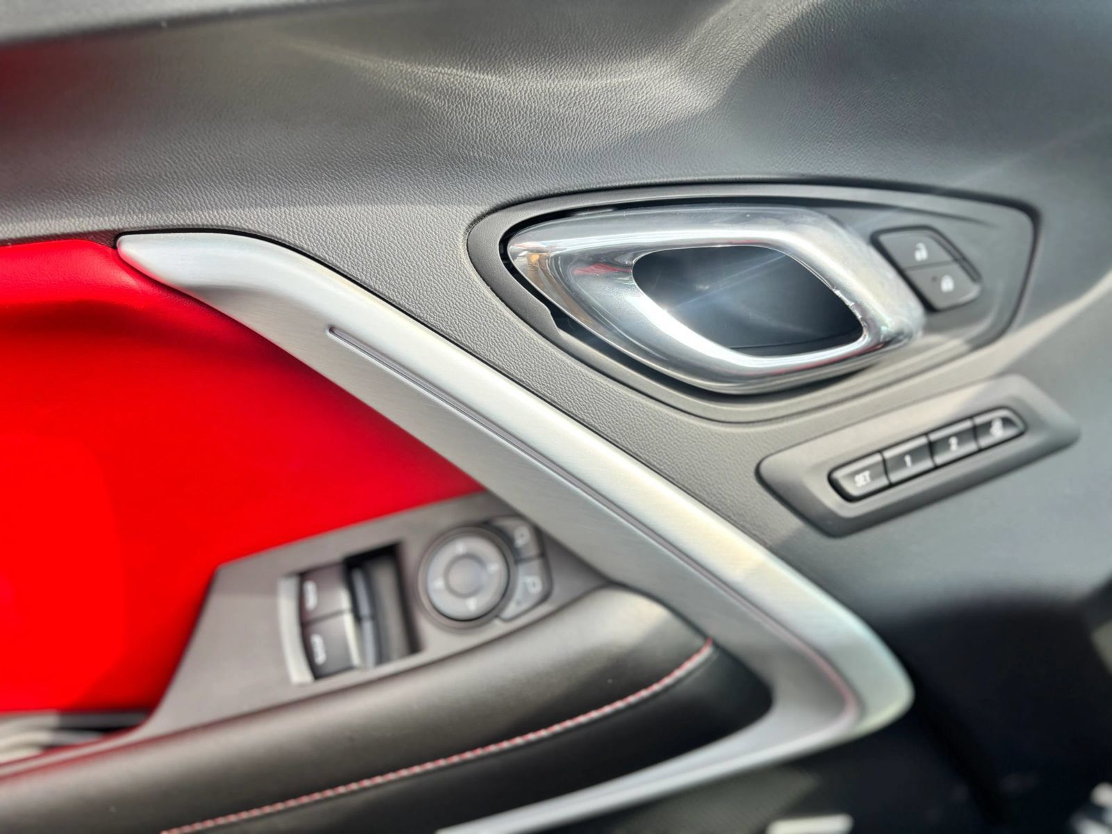 Used 2016 Chevrolet Camaro SS RWD image 14
