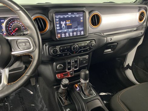 Used 2020 Jeep Gladiator Mojave w/ Dual Top Group AWD/4WD image 29