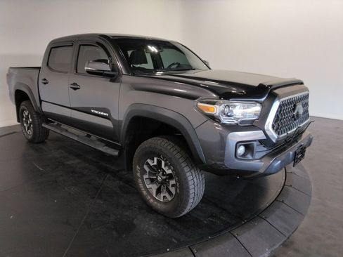 Used 2018 Toyota Tacoma TRD Off-Road image 4