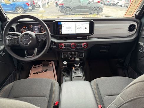 Used 2025 Jeep Wrangler Unlimited Sport AWD/4WD image 15