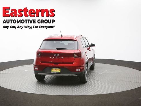 Used 2024 Hyundai Venue Limited FWD image 38