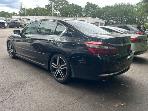 Used 2017 Honda Accord Sport image 2
