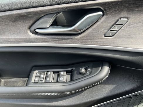 New 2025 Jeep Grand Cherokee L Limited w/ Luxury Tech Group II image 17