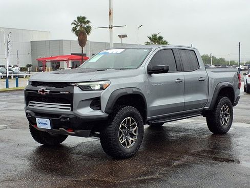 Used 2025 Chevrolet Colorado ZR2 w/ Technology Package AWD/4WD image 4