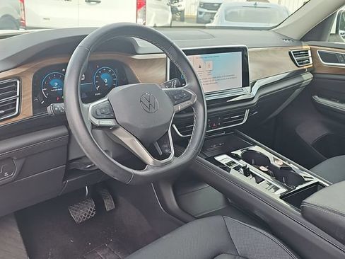 Used 2025 Volkswagen Atlas SE FWD image 11