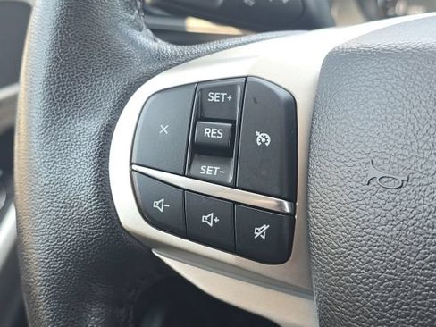 Used 2024 Ford Explorer XLT RWD image 37