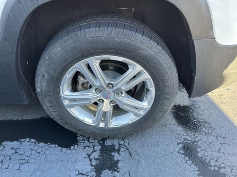 Used 2022 GMC Terrain SLE image 50