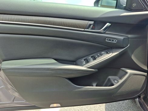 Used 2019 Honda Accord Touring image 12