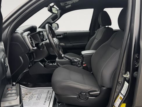 Used 2016 Toyota Tacoma TRD Off-Road w/ Towing Package image 12