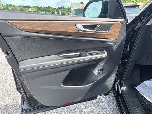 Certified 2025 Volkswagen Atlas SE FWD image 27