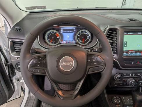 Used 2022 Jeep Cherokee Trailhawk w/ Sun, Sound & Nav Group AWD/4WD image 17