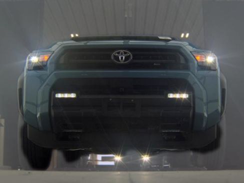 Used 2025 Toyota 4Runner SR5 AWD/4WD image 4
