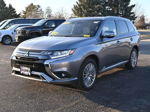 Used 2022 Mitsubishi Outlander 4WD Plug-In Hybrid image 12