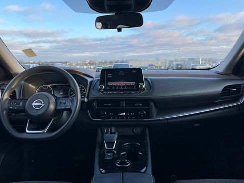 Used 2023 Nissan Rogue SV image 16