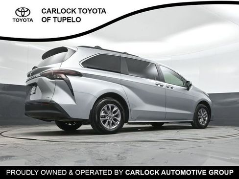Used 2025 Toyota Sienna LE image 39