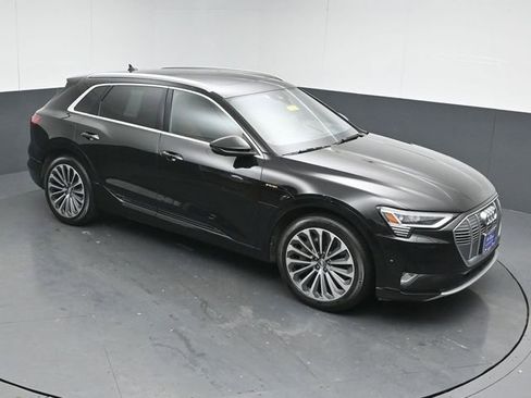 Used 2019 Audi e-tron Prestige w/ Prestige Package image 46