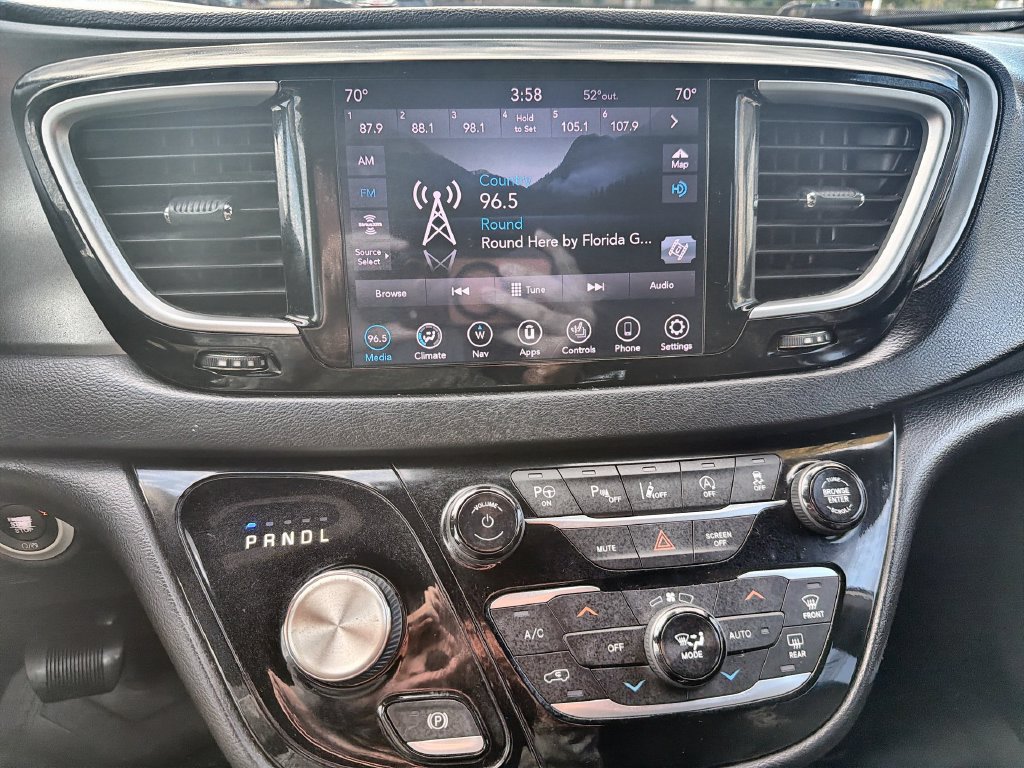Used 2020 Chrysler Pacifica Touring-L Plus w/ Advanced Safetytec Group FWD image 12