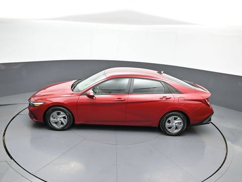 Certified 2024 Hyundai Elantra SE FWD image 40