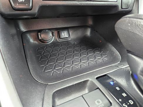 Used 2019 Toyota RAV4 LE FWD image 21