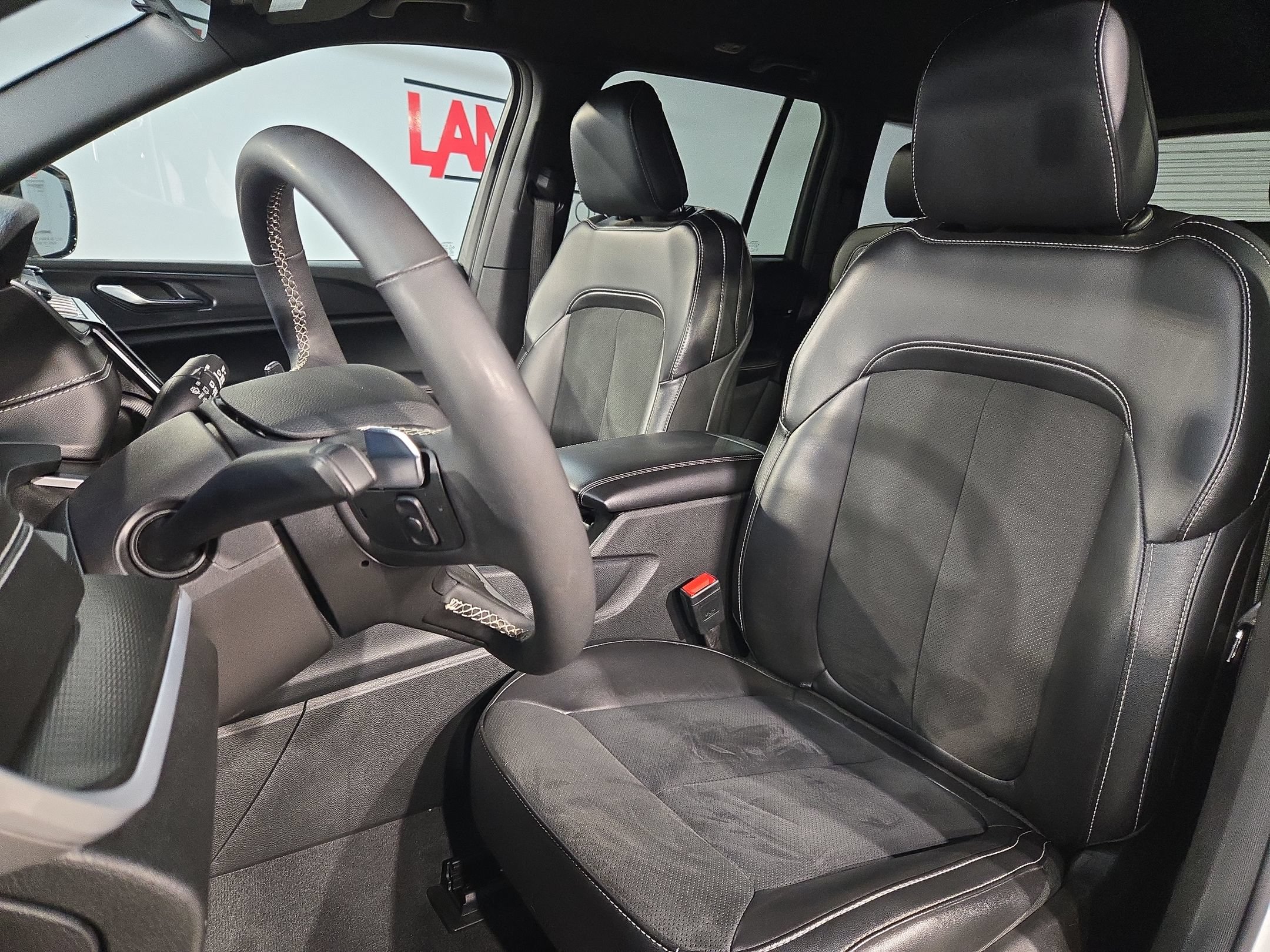 Used 2025 Jeep Grand Cherokee Altitude AWD/4WD image 24