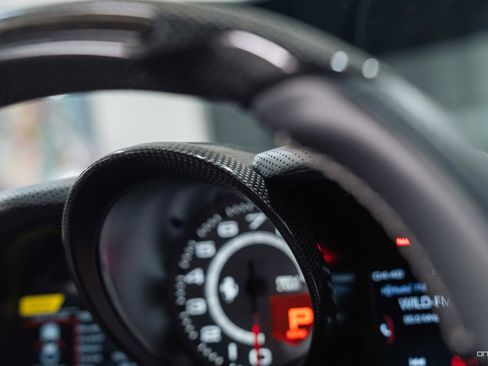 Used 2018 Ferrari 812 Superfast image 34