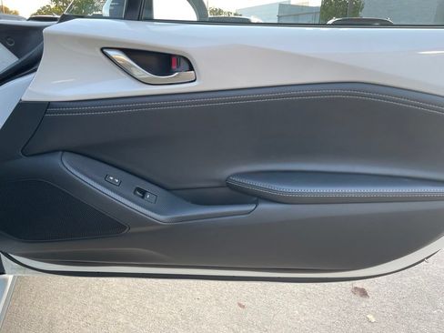Used 2024 MAZDA MX-5 Miata Grand Touring RWD image 19