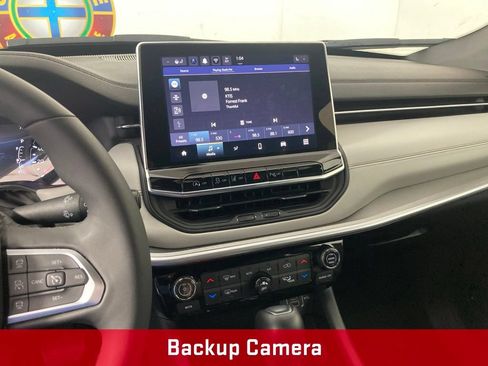Used 2025 Jeep Compass Limited AWD/4WD image 2