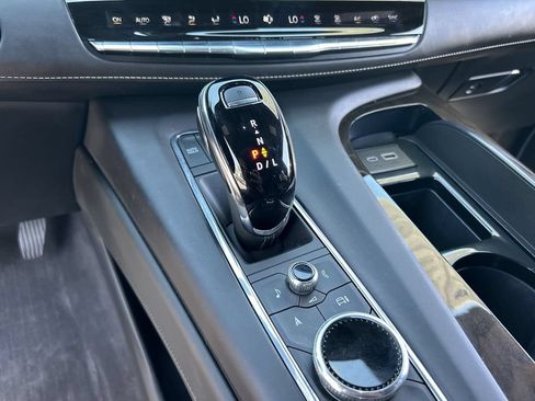 Used 2024 Cadillac Escalade ESV Sport Platinum w/ LPO, ONYX Package AWD/4WD image 16