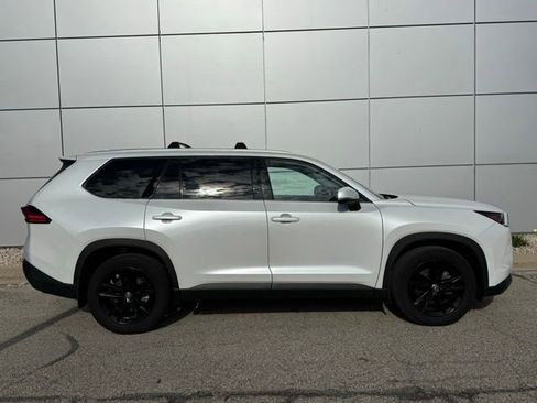 Used 2024 Toyota Grand Highlander AWD image 38