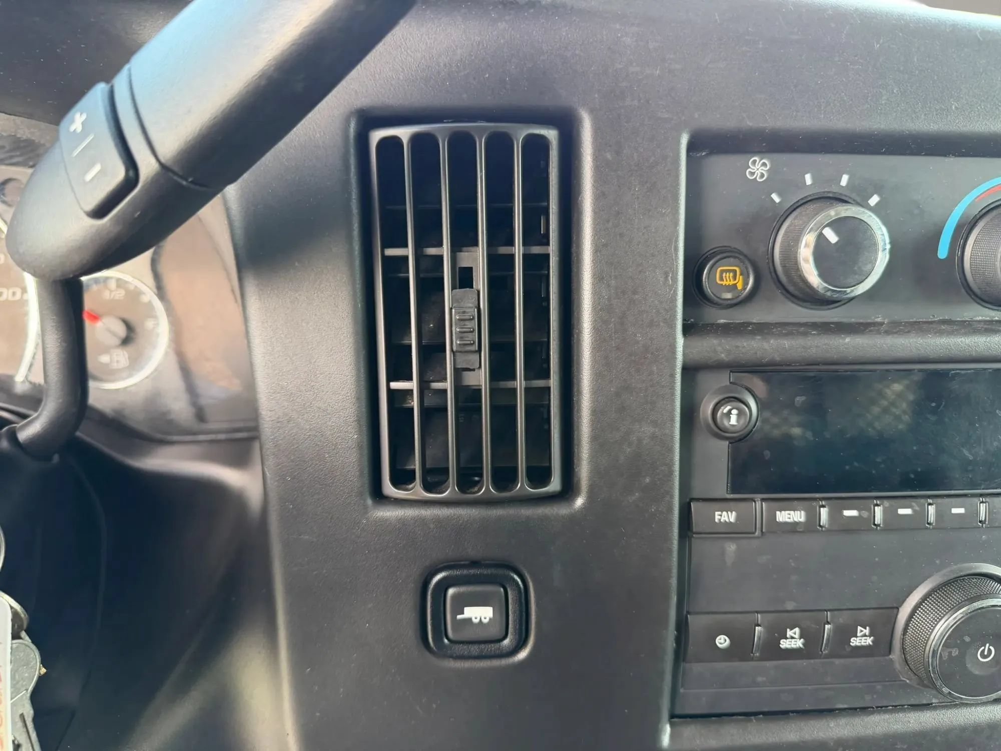 Used 2017 Chevrolet Express 2500 RWD image 16